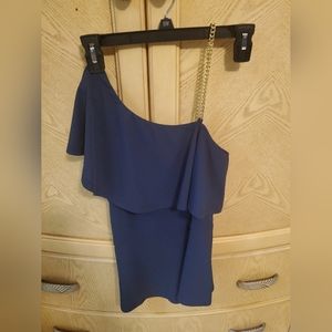 Michale Kors navy sleeveless top. One side gold chain. Excellent like new. Sz sm